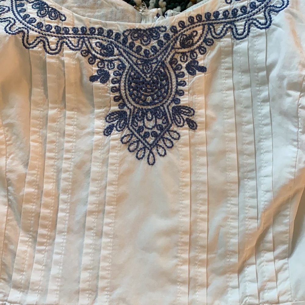 Vineyard Vines White and Blue Embroidered Dress - Picture 3 of 8